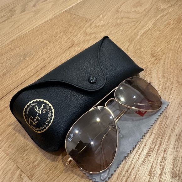 Ray-Ban Gold Frame Aviator Sunglasses - Picture 1 of 5